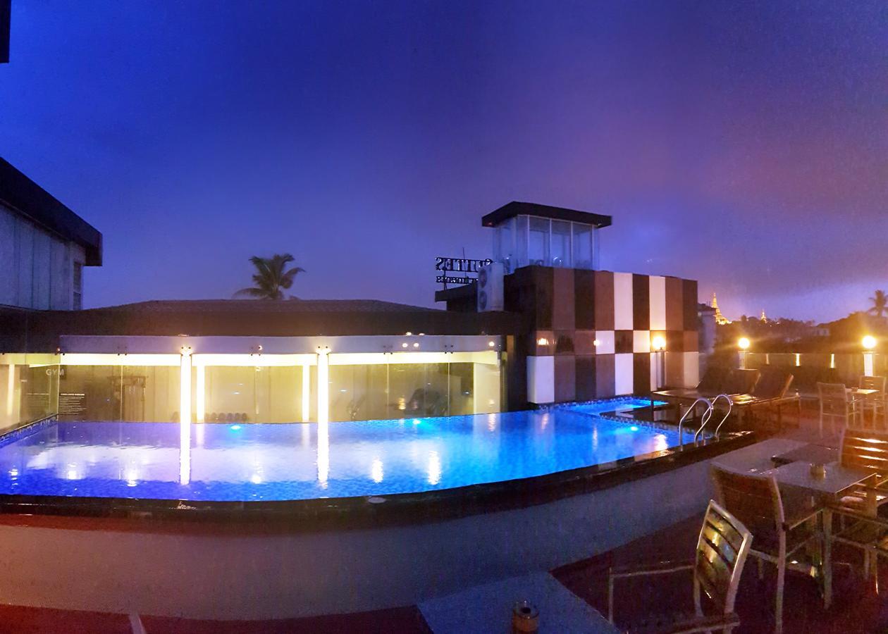 Clover Suites Royal Lake Янгон Екстериор снимка